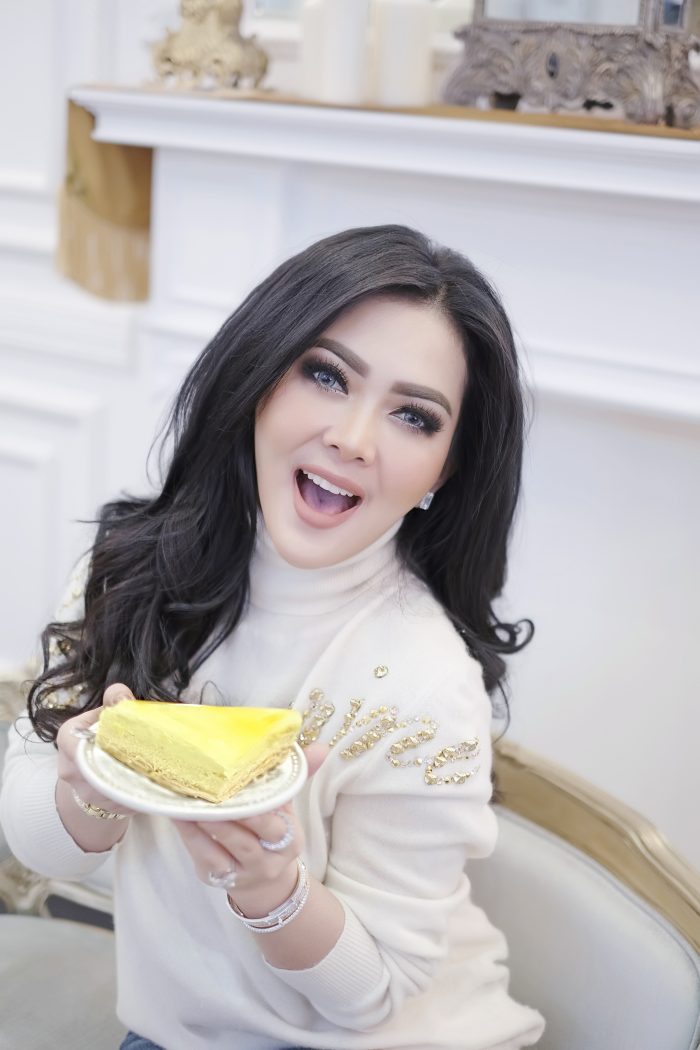 Syahrini Buka Gerai Kedua Princess Cake di Bogor