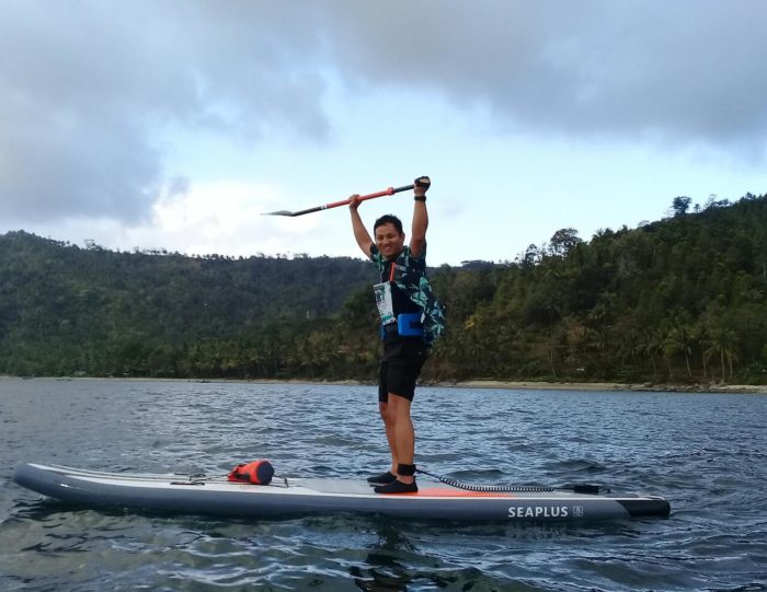 Stand Up Paddle Jelajahi Teluk Prigi