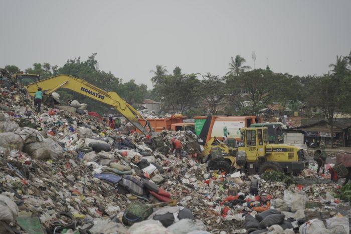 Indonesian Ocean Pride Temukan Sampah di Stasiun Pembersih Manta