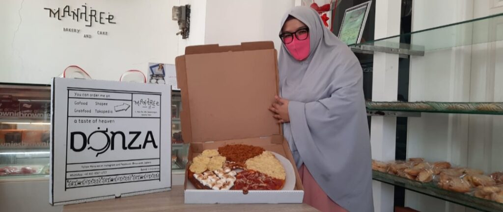 Manaree Bread and Cake Luncurkan Donat Pizza Ukuran 40 Centimeter
