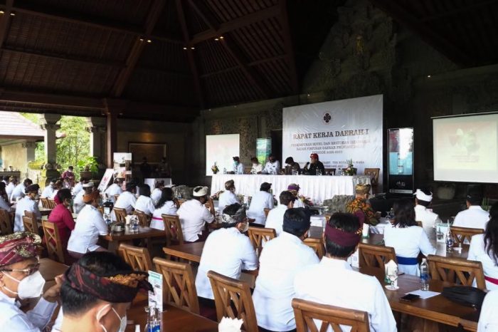 Menparekraf Ajak Industri Kembangkan Wisata Bersekolah dan Bekerja Terkhusus Destinasi Daerah Bali