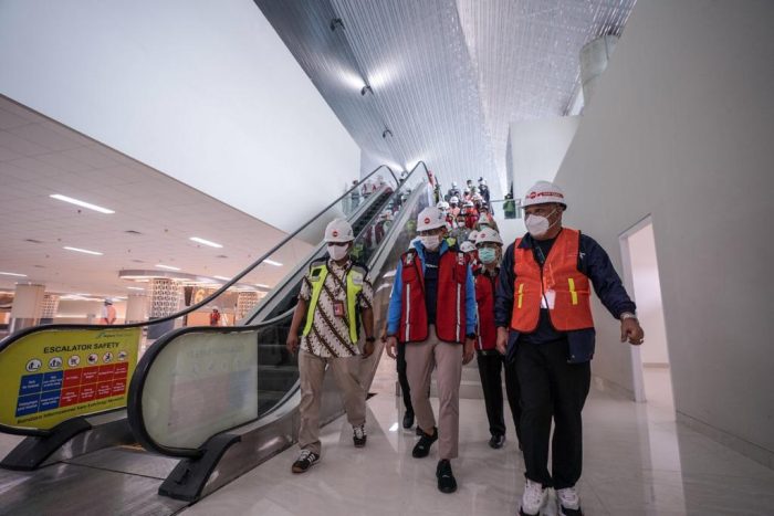 Kunjungan Menparekraf Tinjau Prokes dan Proyek Perluasan Bandara Sam Ratulangi Manado