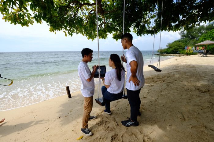 Bekerja Sambil Wisata di Pulau Bidadari