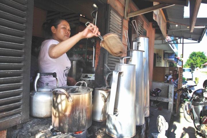Empat Tempat Kuliner Legendaris Kaya Sejarah di Indonesia