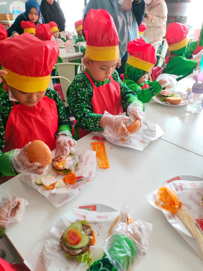 Empat Aktivitas dan Manfaat Mengikuti Amazy Cooking Class