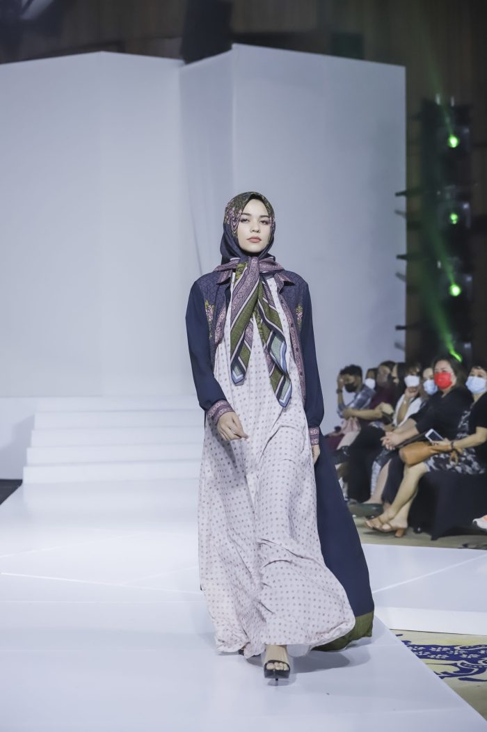 Fenny Saptalia Tampilkan Enam Look di Ajang Jakarta Fashion Trend 2023