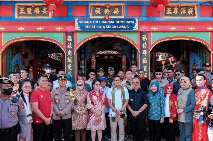 Menparekraf Kunjungi Destinasi Wisata Budaya di Singkawang Kalbar