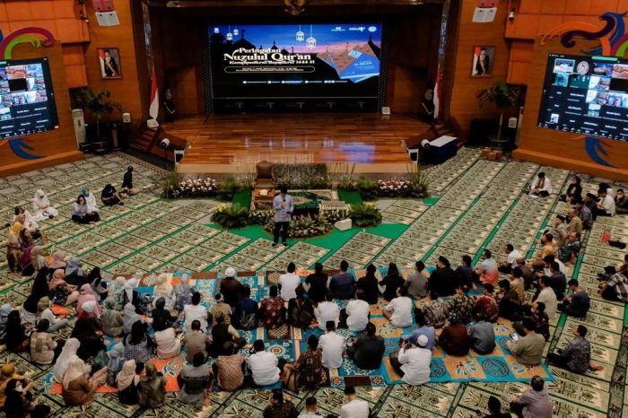 Menparekraf Ajak Insan Parekraf Perkuat Ketakwaan pada Peringatan Nuzulul Quran