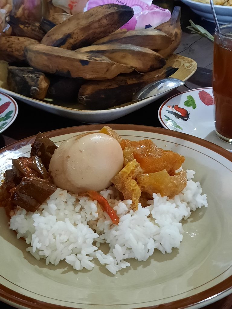 Merasakan Masakan Legendaris di Waroeng Jadoel Temanggung