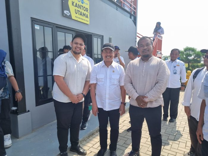Menteri Kelautan dan Perikanan Bersama eFishery Meninjau Klaster Budidaya Nila Salin di BLUPPB Karawang