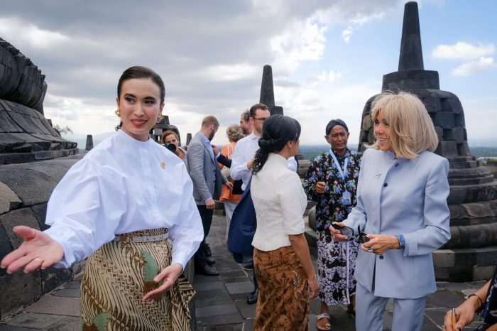 Kementerian Pariwisata Dampingi Ibu Negara Brigitte Macron dalam Spouse Program di Manohara dan Candi Borobudur