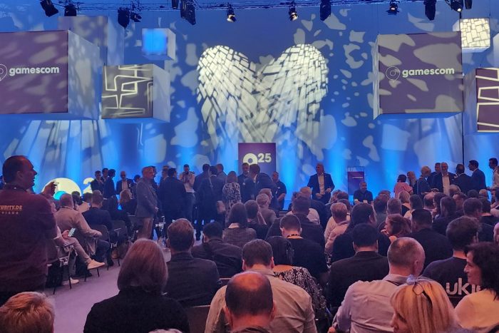 Menteri Ekraf Perkuat Ekosistem dan Akses Pasar Gim Nasional Lewat Gamescom 2025