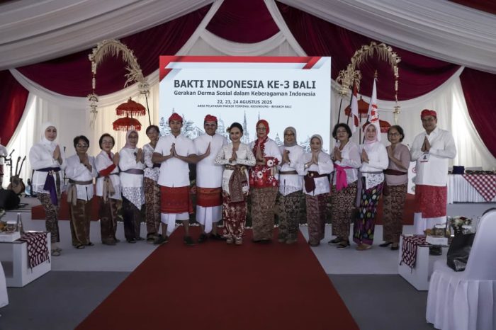 Bakti Indonesia Ketiga Rayakan Kemerdekaan di Pura Agung Besakih