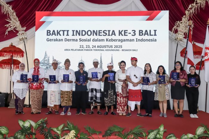 Bakti Indonesia Ketiga Rayakan Kemerdekaan di Pura Agung Besakih