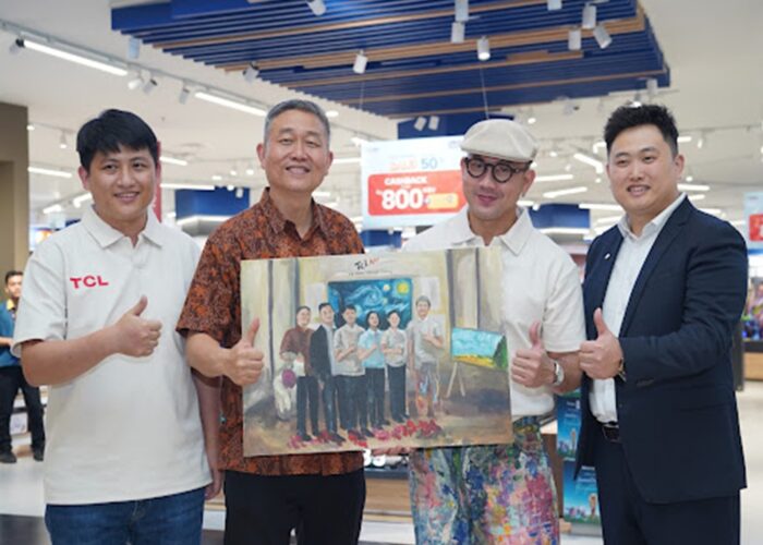 Denny Sumargo Dukung Peluncuran TCL A400 Pro, TV Premium Estetik Eksklusif di INFORMA