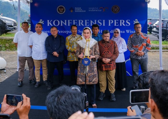 Menpar Serahkan Sertifikat Halal di Jatimulyo, Perkuat Daya Saing Desa Wisata