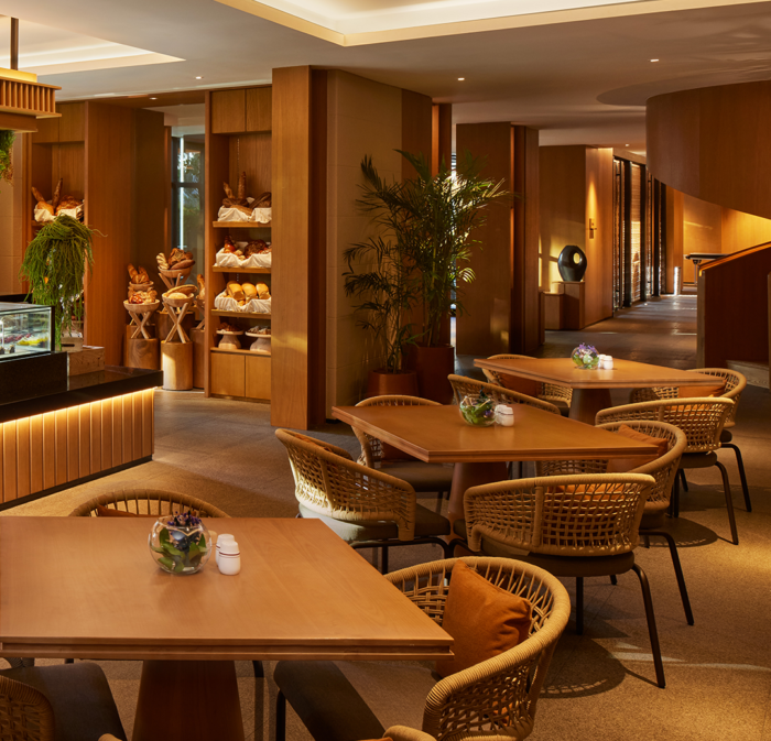 Nikmati Serunya Nonton Bareng di Populico Restaurant, Hotel Tentrem Jakarta