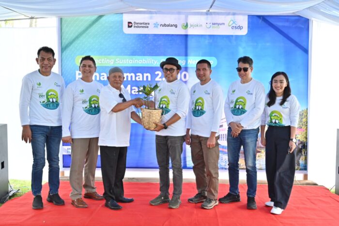 Hijaukan Pesisir, ASDP Tanam 2.500 Mangrove di Pagimana