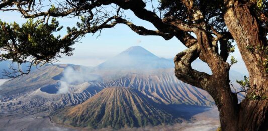 Bromo Kembali Dibuka, Menpar: Pariwisata Pulih, Kelestarian Harus Dijaga Bersama Berita Perjalanan dan Pariwisata
