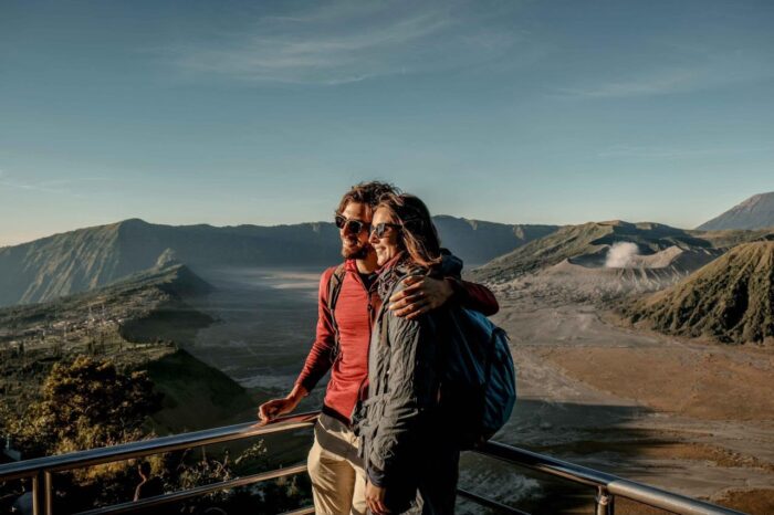 Bromo Kembali Dibuka, Menpar: Pariwisata Pulih, Kelestarian Harus Dijaga Bersama