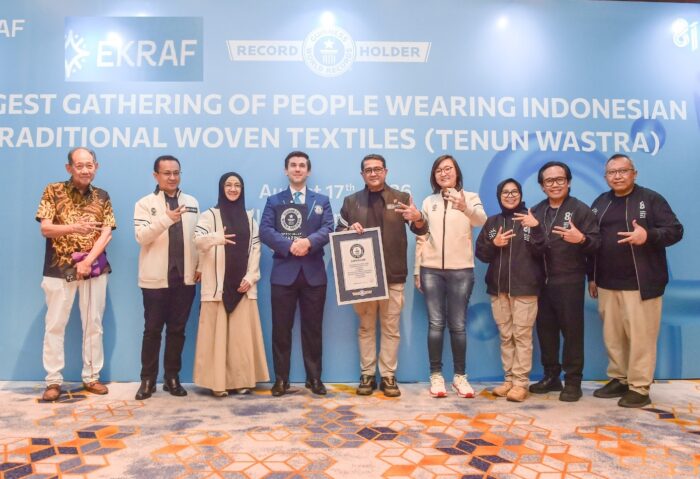 Kemenekraf Raih Guinness World Records Lewat Unjuk Wastra Tenun Nusantara pada HUT ke-81 Kemerdekaan RI