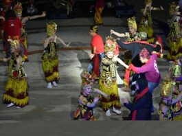 Gandrung Sewu 2026 Tampil Glow in the Dark! 1.300 Penari Siap Terangi Malam Banyuwangi Berita Perjalanan dan Pariwisata
