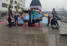 Yogadihotel dan Grand Travello Bekasi Ajak Pekerja Kelola Stres Lewat Yoga