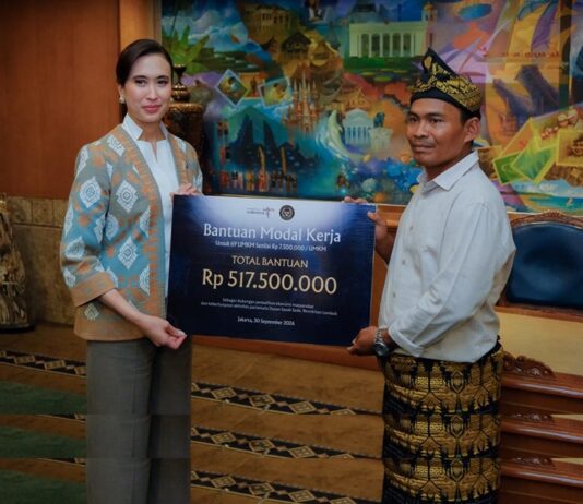 Kemenpar Dorong Ekonomi Sade Kembali Bergerak, Salurkan Bantuan Pemulihan Usaha Berita Perjalanan dan Pariwisata