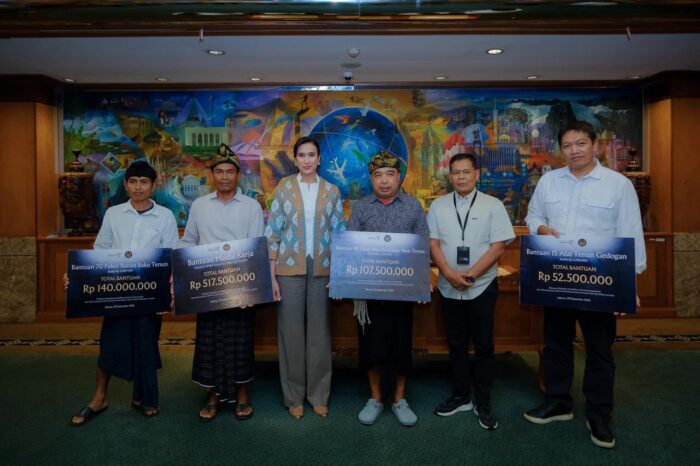 Kemenpar Dorong Ekonomi Sade Kembali Bergerak, Salurkan Bantuan Pemulihan Usaha