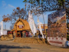 Tinjau Kembali Desa Adat Sade, Menpar Pastikan Rehabilitasi Ramah Budaya dan Ekonomi Warga Berita Perjalanan dan Pariwisata