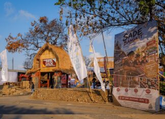 Tinjau Kembali Desa Adat Sade, Menpar Pastikan Rehabilitasi Ramah Budaya dan Ekonomi Warga Berita Perjalanan dan Pariwisata